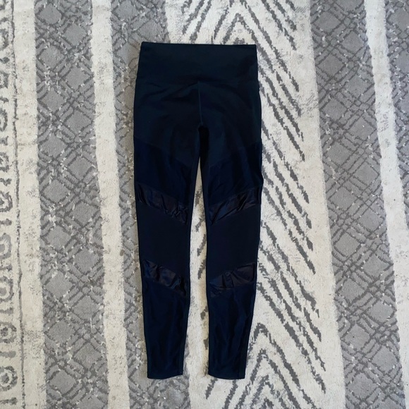 Like new Fabletics x Demi Lovato Powerhold leggings with mesh detail size S - Picture 1 of 2